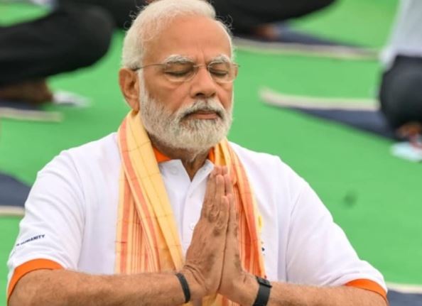 जम्मू-कश्मीर: पीएम मोदी डल झील किनारे करेंगे योग, 1500 करोड़ के प्रोजेक्ट की देंगे सौगात   