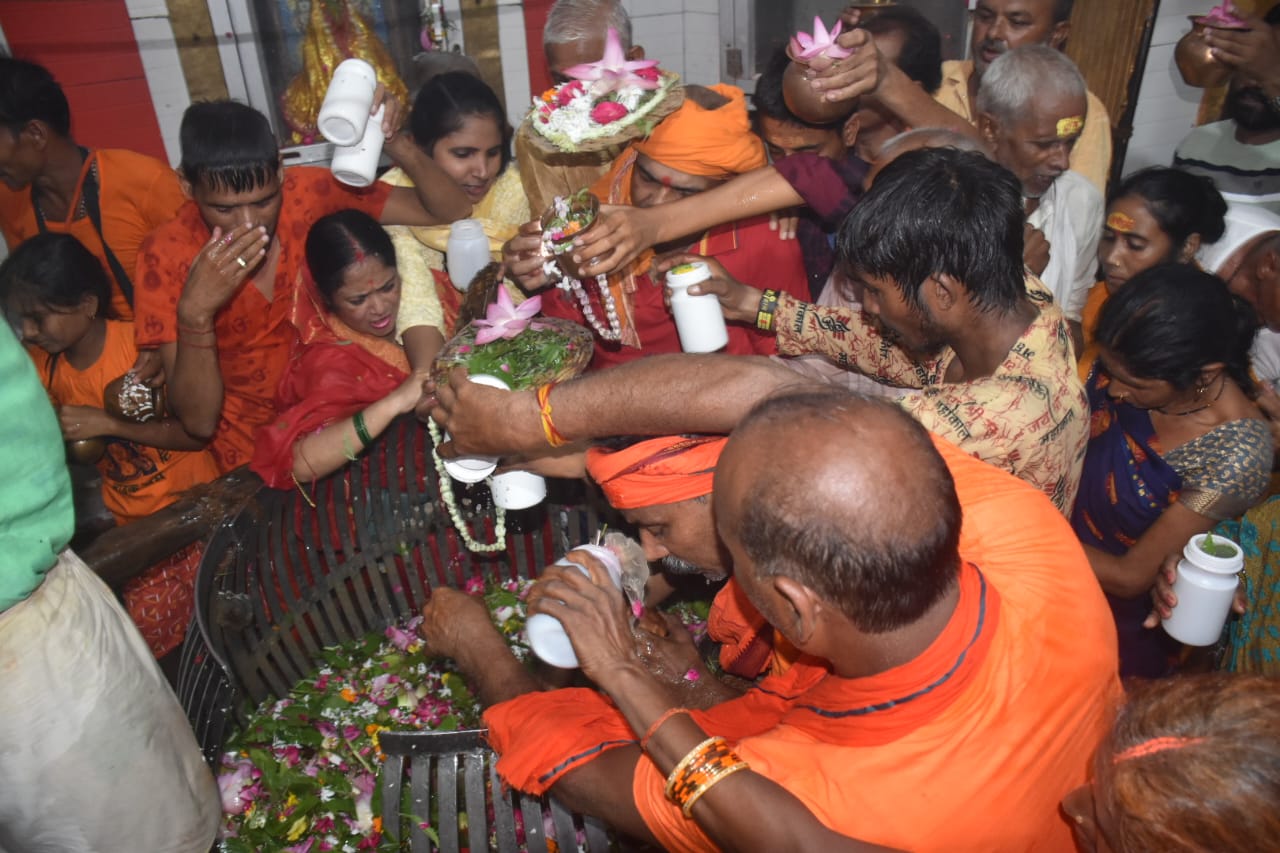 सावन की शिवरात्रि पर रामनगरी में उमड़े शिवभक्त