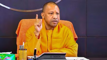 CM YOGI की सख्त चेतावनी,सरकारी दफ्तरों में प्राइवेट कर्मचारी काम करते मिले तो खैर नहीं ! 