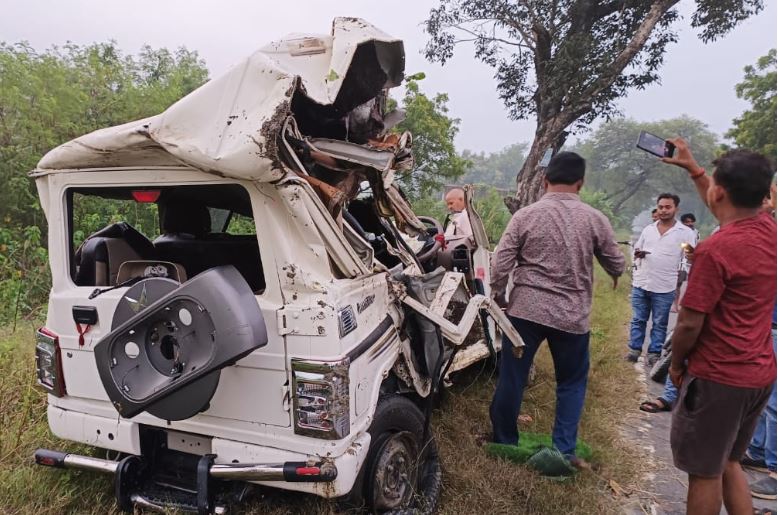 सड़क हादसे में चार दोस्तों की गई जान, नवजात के जन्म पर बधाई देने जा रहे थे युवक 