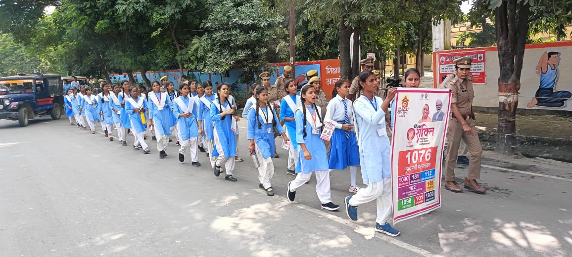 बाराबंकी की छात्राएं बोलीं...चुप्पी तोड़ो खुलकर बोलो... नहीं किसी से डरते हम , मिशन शक्ति के तहत निकाली रैली